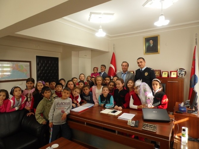 Minik öğrenciler ilçe emniyet müdürünü ziyaret etti