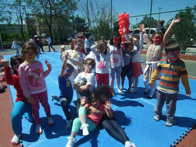 Minikler çocuk şenliğinde gönüllerince eğlendi