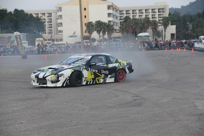 Modifiyeli araç tutkunları Kemer’de buluştu