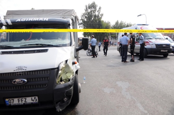 Motosiklet ters yöne girdi:2 Yaralı