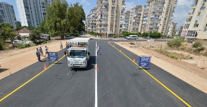 Muratpaşa'da yollar çiziliyor