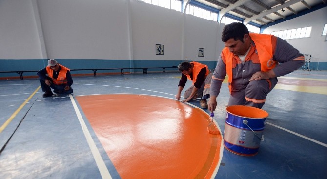 Muratpaşa'dan okullara tadilat 