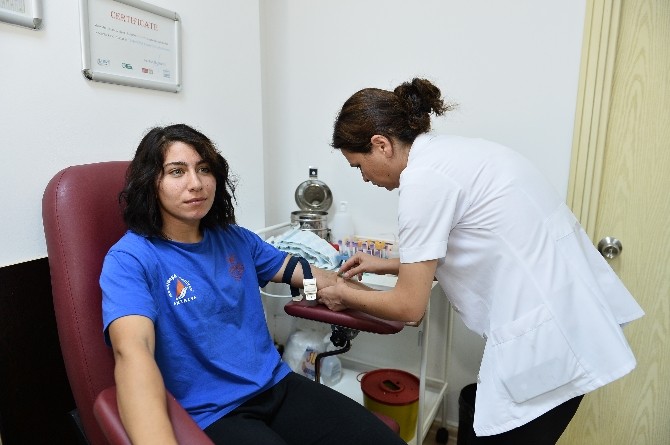 Muratpaşalı sporcular, sağlık kontrolünden geçti