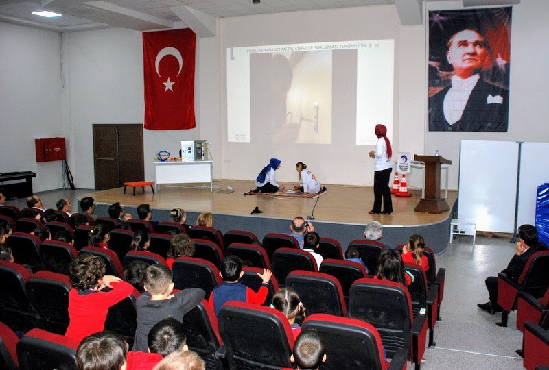 Öğrencilere elektriğin doğru kullanımı anlatıldı