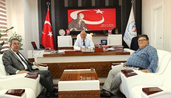 Okçuluk federasyonu başkanı Topaloğlu Hacıcaferoğlu'nu ziyaret etti