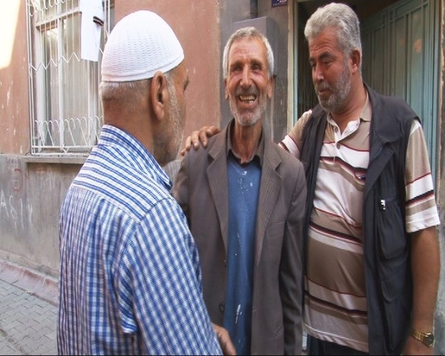 Öldü sanılan adam elinde boyayla geldi