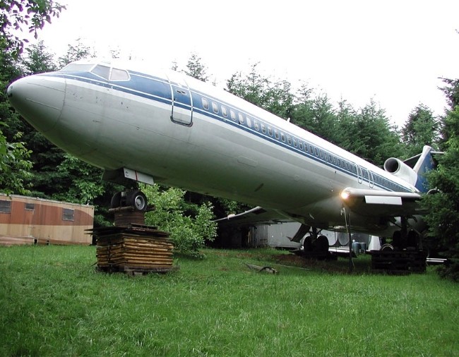 Ormana taşıdığı dev Boeing 727 yeni evi oldu