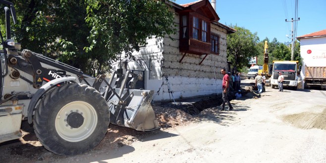 Ormana’ya kanalizasyon hattı döşeniyor