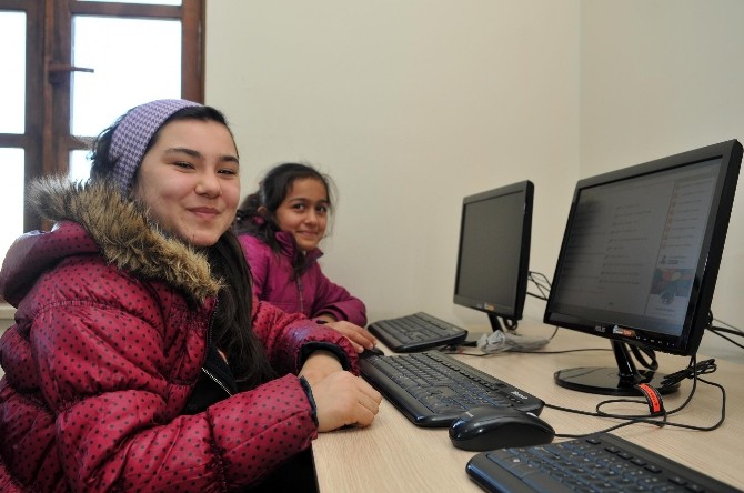 Osman Gazi Semt Konağı, çocukların buluşma noktası oldu