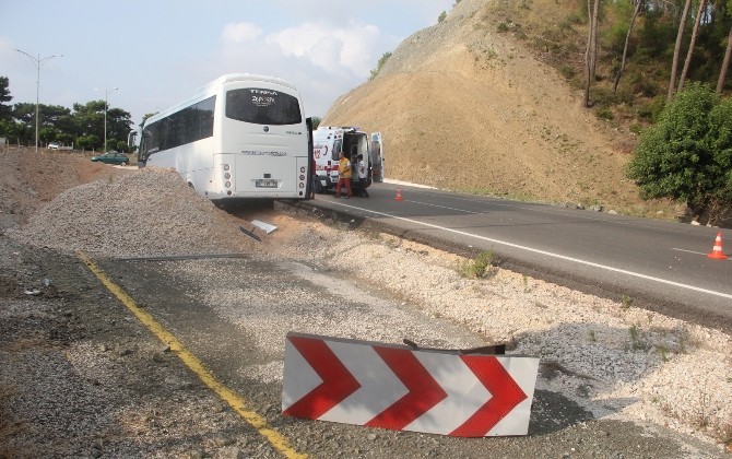 Otel personel servisi yoldan çıktı: 20 Yaralı