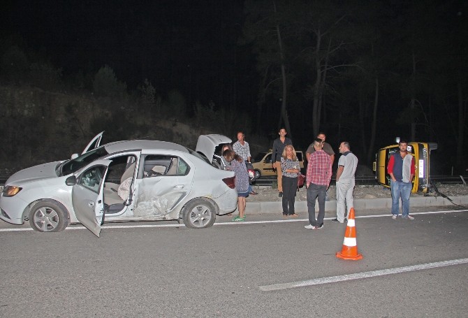 Otomobil ticari taksiyle çarpıştı: 4 Yaralı