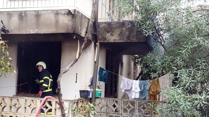 Oturdukları Evde Yangın Çıkan Suriyeliler, Evi Bırakıp Kaçtılar