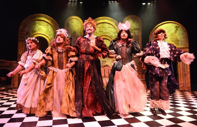 Oyun içinde oyun Elmalı'yı büyüledi 