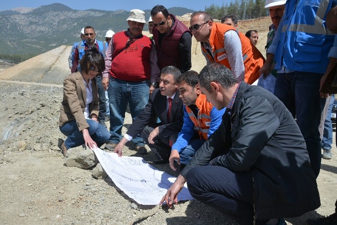 Özgür, Finike Kapıçay Baraj inşaatını inceledi