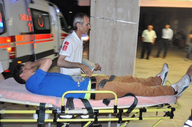 Parkta tartıştığı arkadaşını bıçakladı