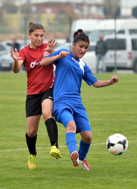 Paşa’nın Kadın Kramponları Adım Adım Şampiyonluğa