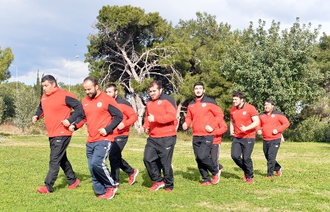 Paşa’nın pehlivanları kampta güç depoluyor