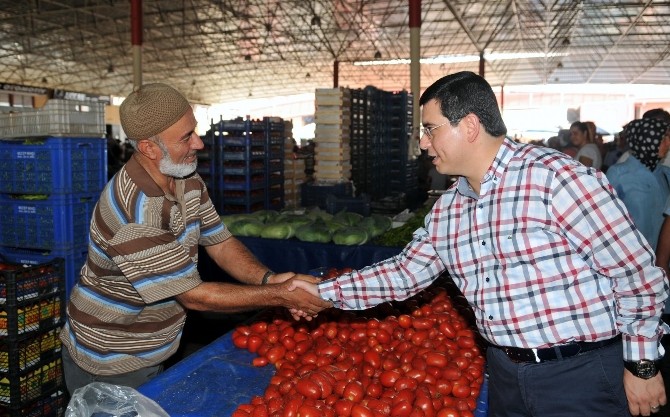 Pazarcı esnafını ziyaret etti