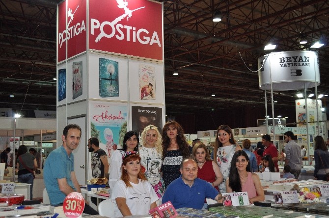 Postiga yazarları Kocaeli Kitap Fuarı’nda kitapseverlerle buluştu