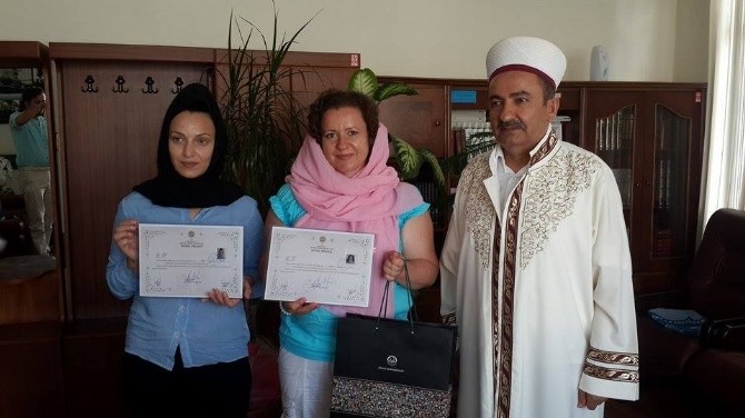 Rus Yulia ve Moldovalı Bondorciuk İslamiyeti seçti