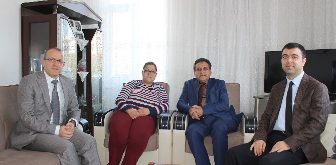 Sağlık yöneticilerinden hastalara evlerinde ziyaret