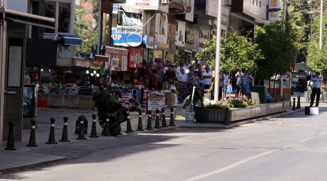 Sahipsiz Çanta Fünye İle Patlatıldı