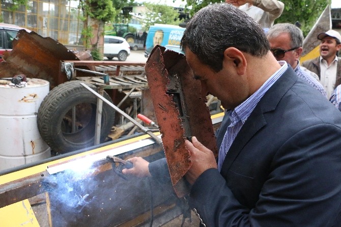 Samani kaynak yapıp, demir dövdü