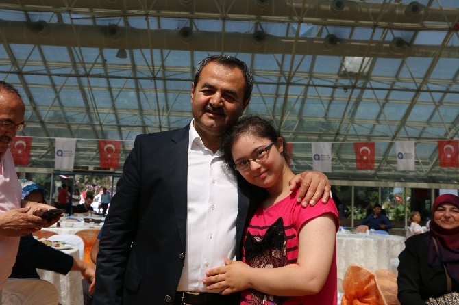 Samani'yi duygulandıran buluşma