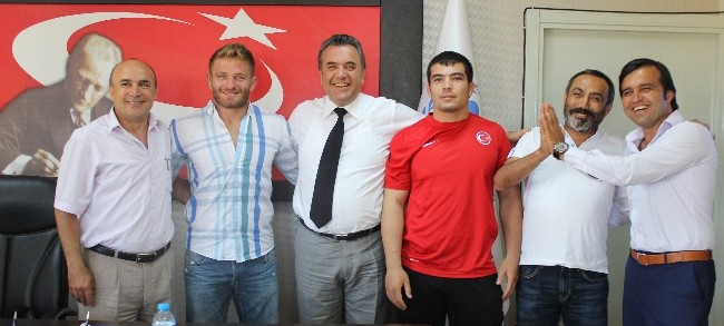 Şampiyon güreşçilerden Tüzken'e ziyaret