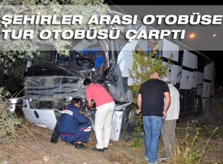 Şehirlerarası otobüse tur otobüsü çarptı