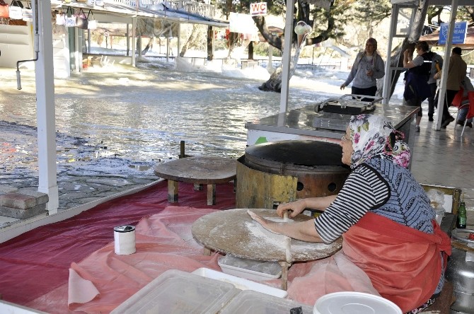 Şelale civarında ki işletmeler sular altında