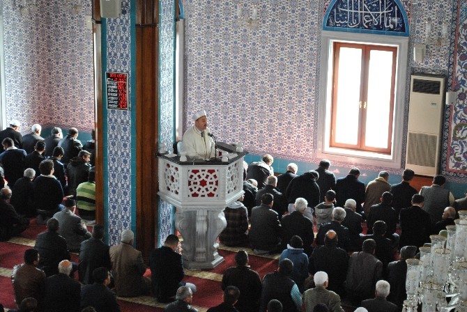 Seminere katılan vaizler camilerde vaaz verdi