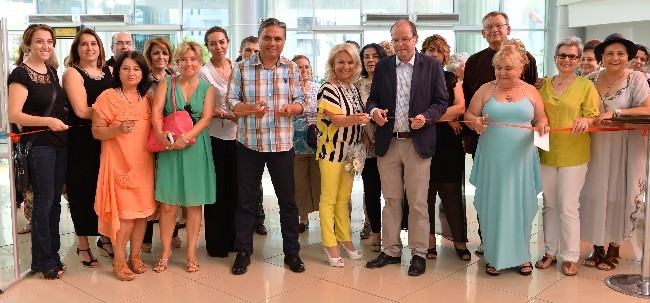 Serginin geliri Somalı çocuklara