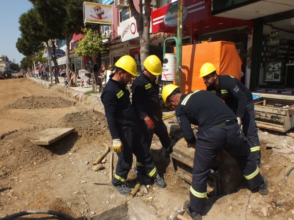 Serik’te elektrik baks panoları değişiyor