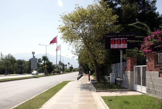 Sıcak Antalyayı hayalet şehir yaptı