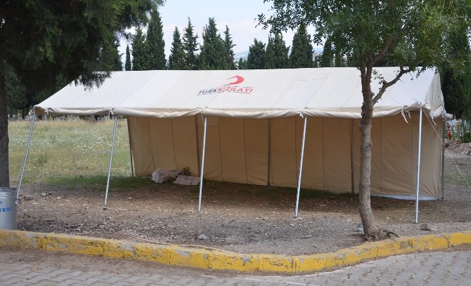 Soma da bayramlaşma Madenci Şehitliğinde