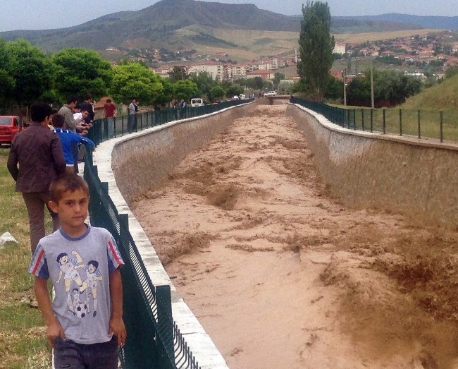 Sungurlu da şiddetli sağanak yağmur