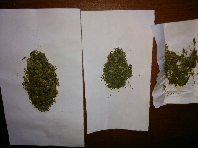 Şüpheli şahsın üzerinden esrar çıktı