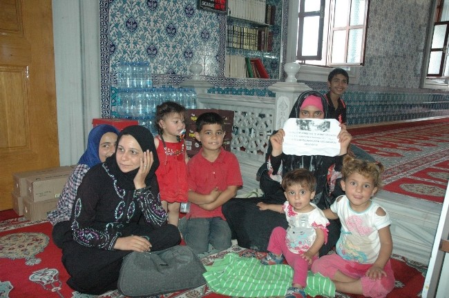 Suriyeliler Manavgat'ta camiye sığındı
