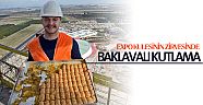 101 metrelik EXPO Kulesinin zirvesinde baklavalı kutlama