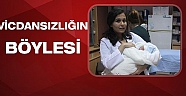 4 günlük bebeği apartman kapısına bıraktılar