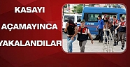 Açamadıkları kasayı araziye bırakıp kaçtılar