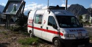 Ambulans kaza yaptı