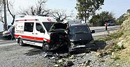 Ambulansla minibüs çarpıştı   