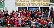 Antalya Belediyesi Şehir Tiyatrosu okulları ağırladı