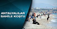 Antalya güneşin keyfini sahilde çıkardı