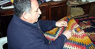 Asırlık Halılar onun elinde can buluyor