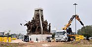 Atatürk Anıtı yeni yerine konuluyor