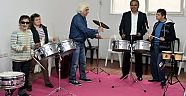 Başkan çocukların müzik dersine katıldı