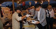 Başkan Menderes Türel, Kepezlilerle birlikte iftar açtı